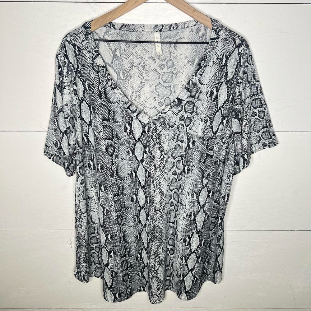 MTS • Black White and Gray Snake Print V-Neck Shift Top Size 1X